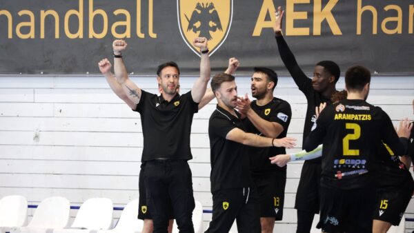 Η ΑΕΚ λύγισε τον ΠΑΟΚ και προκρίθηκε στους τελικούς της Handball Premier