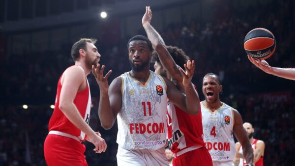 Ντιαλό: «Ο Ολυμπιακός είναι εξαιρετική ομάδα να μείνουμε συγκεντρωμένοι και στα 40 λεπτά για να τα καταφέρουμε» (video)