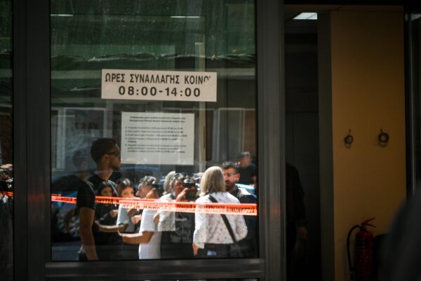 Ο 89χρονος είχε εκδώσει άδεια για κυνηγετικό όπλο και μερικούς μήνες μετά κλείστηκε στο ψυχιατρείο – Βίντεο από τη σύλληψή του