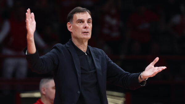 Μπαρτζώκας: «Χτύπησε στην μέση ο Ουόρντ, διάστρεμμα ο Ντόρσεϊ, πρέπει να ελέγξουμε τα συναισθήματα μας»