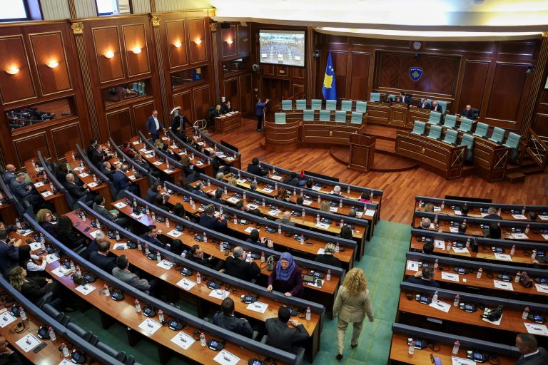 Διαλύθηκε η Βουλή του Κοσόβου μετά την αποτυχία εκλογής προέδρου Δημοκρατίας – Νέες εκλογές το αργότερο σε 45 ημέρες  