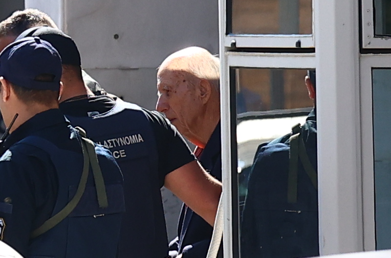 Στον εισαγγελέα ο 89χρονος για την επίθεση σε ΕΦΚΑ και Πρωτοδικείο: «Δεν είχα ανθρωποκτόνο πρόθεση – Δεν άντεχα το άδικο», είπε στους αστυνομικούς