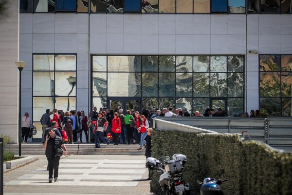 Κενά ασφαλείας στα δικαστήρια: Είχαμε ζητήσει μέτρα εδώ και καιρό λένε στο ΕΡΤnews Radio 105,8 εκπρόσωποι των δικαστών, δικηγόρων και εργαζομένων