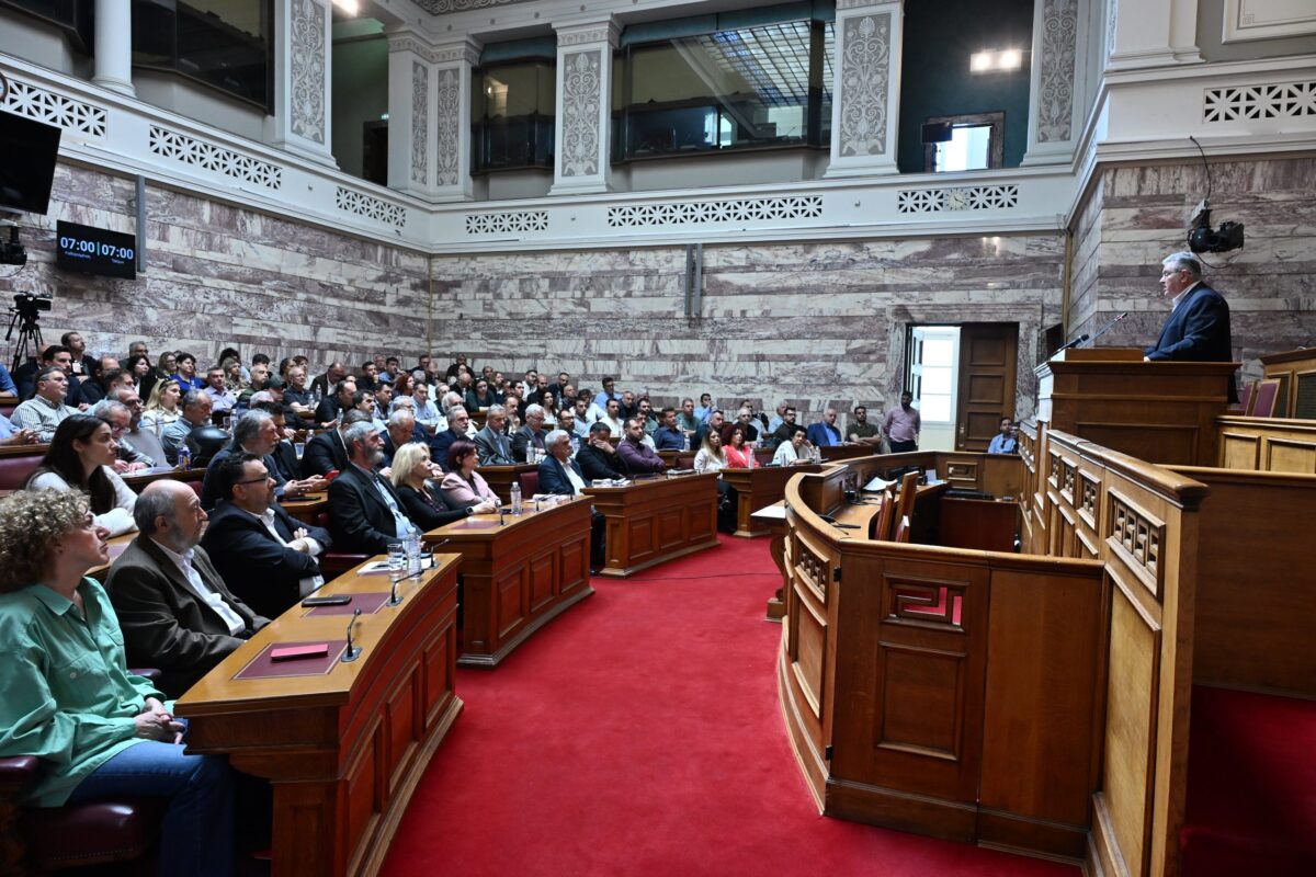 Κλιμακώνεται η πολιτική σύγκρουση για τις υποκλοπές – Εντός Μαΐου η πρόταση για εξεταστική από το ΠΑΣΟΚ