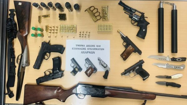 Πέντε συλλήψεις από επιχείρηση της ΕΛΑΣ σε οικισμούς στις Αχαρνές – Εντοπίστηκε οπλοστάσιο