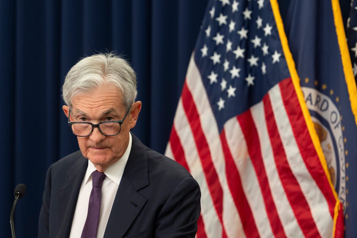 Ο Πάουελ αποχωρεί από επικεφαλής της Fed, αλλά παραμένει ως διοικητής