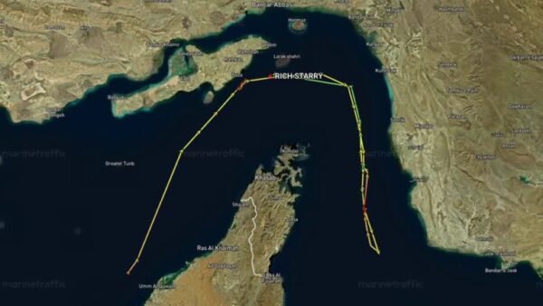 WSJ: Οι ΗΠΑ προωθούν νέα διεθνή συμμαχία για την ασφαλή διέλευση από τα Στενά του Ορμούζ