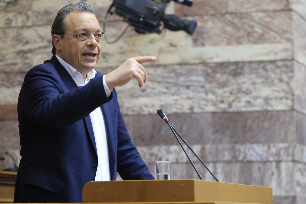 Κόντρα Φάμελου – Παπασταύρου: Δηλώσεις περί διεφθαρμένης κυβέρνησης και η απάντηση του υπουργού