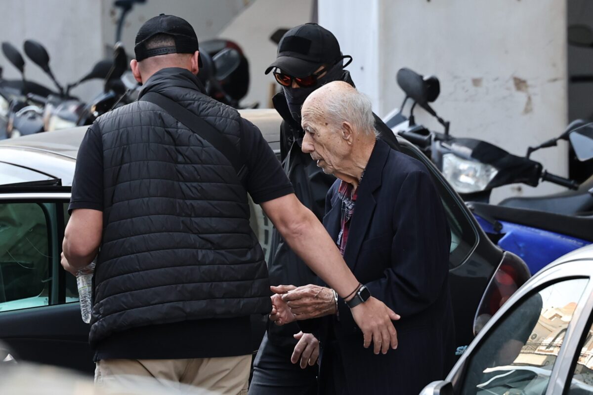 Στη φυλακή ο 89χρονος για τους πυροβολισμούς σε ΕΦΚΑ και Εφετείο: «Θα αποζημιώσω τους πέντε τραυματίες», είπε στην ανακρίτρια