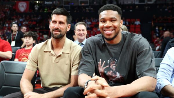 Ο Νόβακ Τζόκοβιτς μαζί με τον Γιάννη Αντετοκούνμπο στο ΣΕΦ