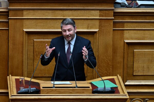 Ανδρουλάκης στη Βουλή: Όνειδος για τη Δημοκρατία η αρχειοθέτηση των υποκλοπών – Επικίνδυνος ο Μητσοτάκης, πρέπει να παραιτηθεί