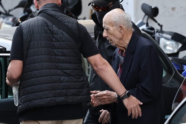 Δικηγόρος 89χρονου που άνοιξε πυρ σε ΕΦΚΑ και Εφετείο στο ΕΡΤnews: Η προσωρινή κράτηση θέτει σε κίνδυνο την υγεία και τη ζωή του