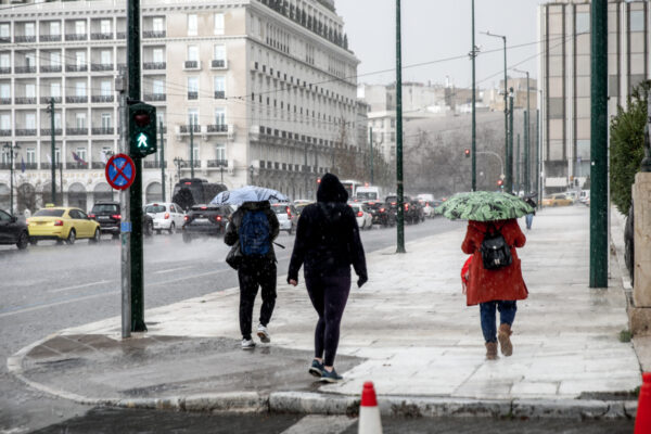 Καιρός: Βροχές, κρύο και ισχυροί άνεμοι την Κυριακή, βελτίωση από Δευτέρα – Η πρόγνωση του καιρού από την Αν. Τυράσκη