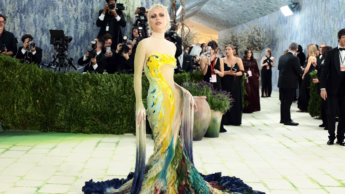 Emma Chamberlain: Γιατί το look της στο Met Gala έγινε viral