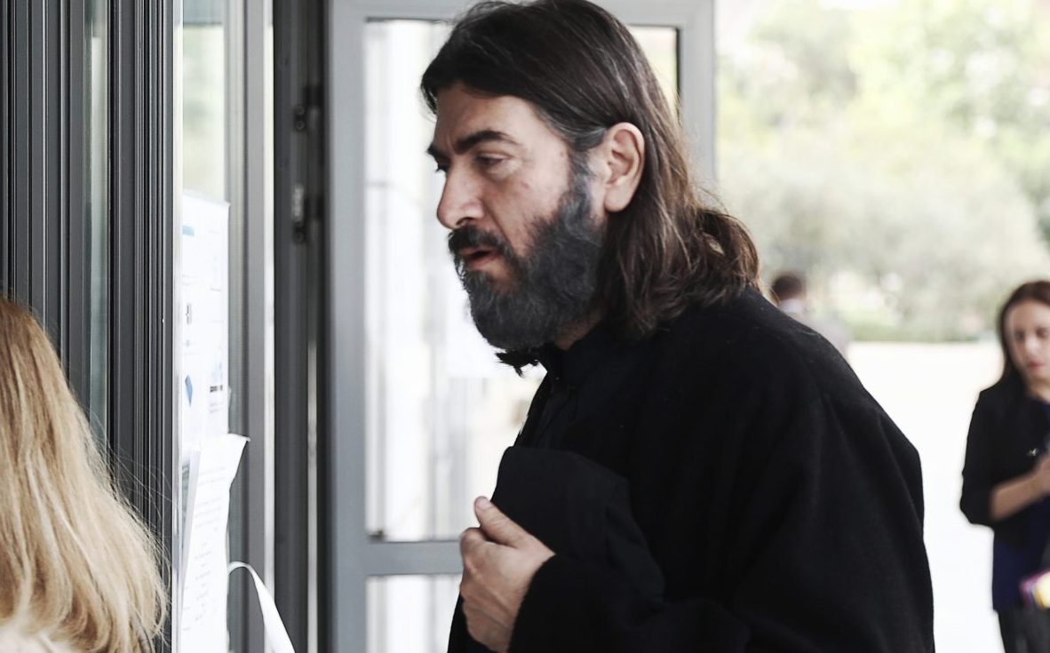 «Κόλαφος» ο εισαγγελέας για πατέρα Αντώνιο και πρεσβυτέρα – Ζητά την παραπομπή τους σε δίκη για τα οικονομικά της Κιβωτού του Κόσμου