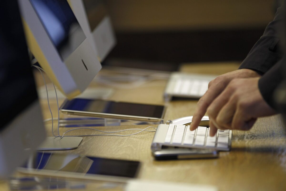 ΕΕ: Τέλος στις υπηρεσίες τεχνητής νοημοσύνης που δημιουργούν ψεύτικες σεξουαλικές εικόνες