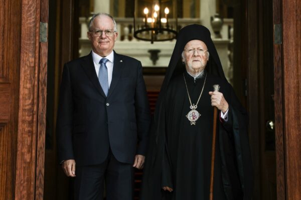 Ο Τασούλας υποδέχθηκε τον Οικουμενικό Πατριάρχη στο Προεδρικό Μέγαρο – Εξήρε την ανεκτίμητη προσφορά του