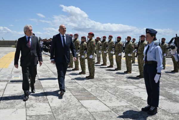 Δένδιας: Εξαιρετικές οι σχέσεις Ελλάδας και Πορτογαλίας – Εξετάζουμε την προμήθεια μεταγωγικών αεροσκαφών Embraer C-390