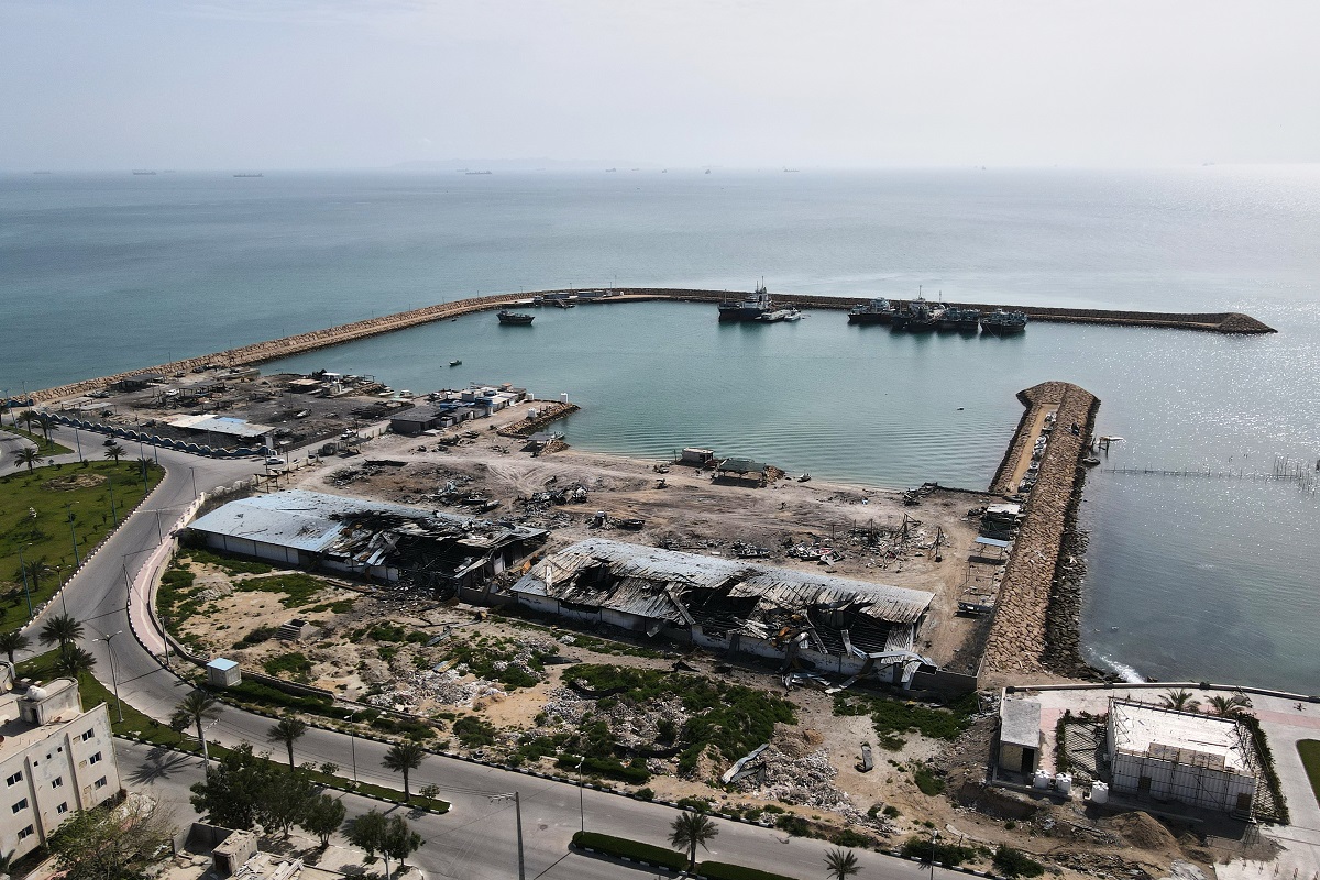 WSJ: Πλήγματα στο Ιράν σε εγκαταστάσεις εκτόξευσης drones και πυραυλικές βάσεις παράκτιας αεράμυνας