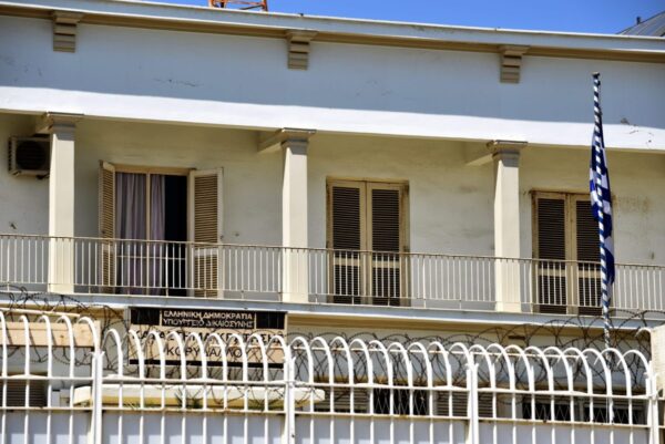 Δολοφονία 21χρονου στο Ηράκλειο: Σε κελί υψίστης ασφαλείας ο 54χρονος – Σε ειδικά διαμορφωμένο χώρο η σύζυγός του
