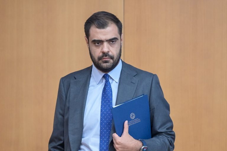 Μαρινάκης: Απέναντι στους επικίνδυνους λαϊκισμούς και τις δημαγωγίες του κ. Τσίπρα, η κυβέρνηση απαντά με πράξεις