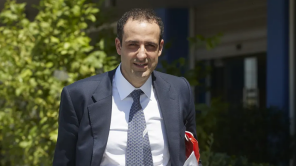 ΣΥΡΙΖΑ και ΠΑΣΟΚ μιλούν για «ομολογία ευθυνών» με αφορμή τη συνέντευξη Δημητριάδη για τις υποκλοπές