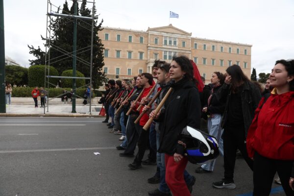 Απεργία στις 13 Μαΐου: Ποιοι συμμετέχουν – Τι ισχύει για τα ΜΜΜ