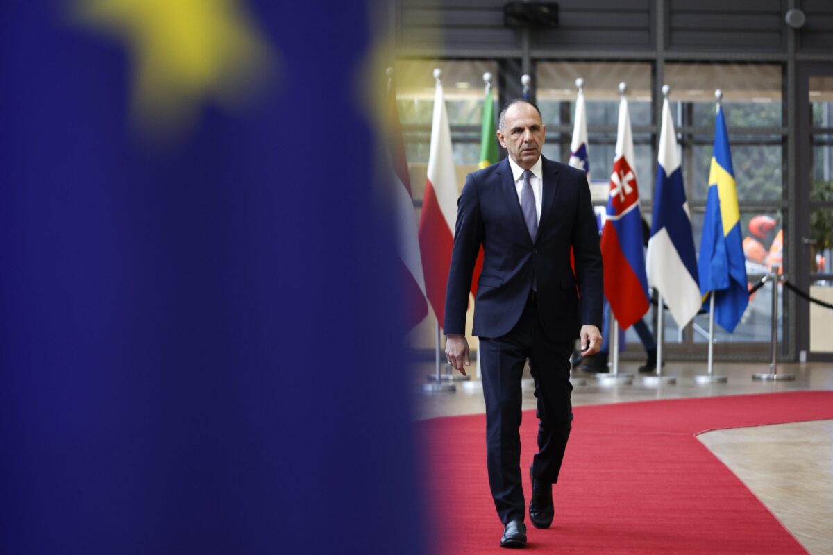 Στο Συμβούλιο Eξωτερικών Yποθέσεων της ΕΕ ο Γεραπετρίτης – Στην ατζέντα Μέση Ανατολή και Ουκρανικό