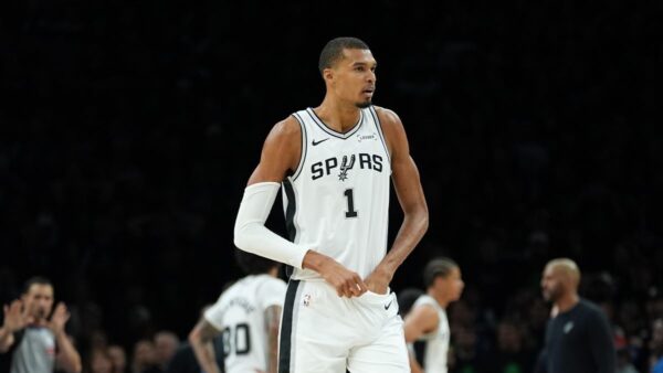 Χωρίς επιπλέον ποινή από το NBA ο Γουεμπανιάμα, διαθέσιμος για το Game 5 των playoffs