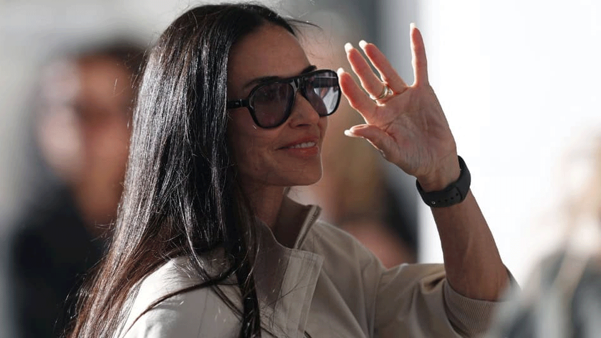 Demi Moore: Η εμφάνιση στις Κάννες που αποθεώνει το quiet luxury