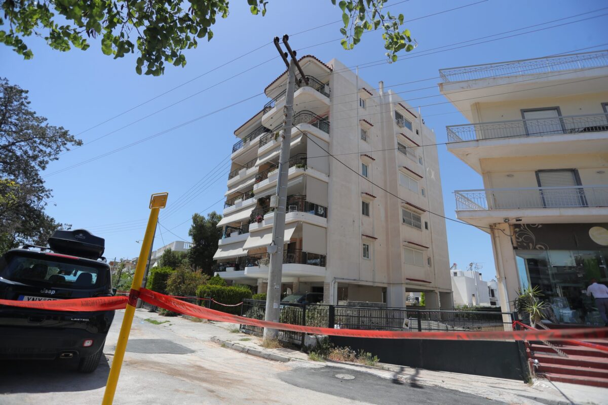 Ψυχολόγοι και κοινωνικοί λειτουργοί του Υπουργείου Παιδείας στο σχολείο των δύο μαθητριών στην Ηλιούπολη