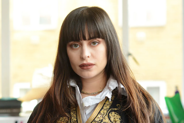 Dilara Findikoğlu: Ποια είναι η σχεδιάστρια πίσω από τα πιο viral look των μεγαλύτερων celebrities