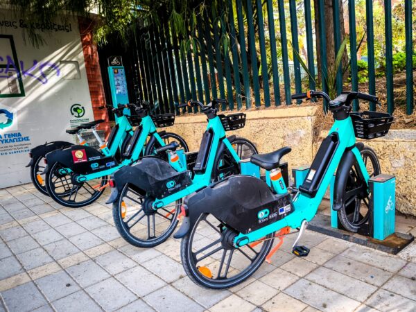 Νέα Σμύρνη: Αποσύρονται τα κοινόχρηστα ηλεκτρικά ποδήλατα μετά τις κλοπές και τους βανδαλισμούς