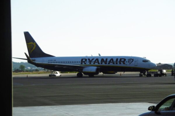 Συνεχίζεται η «κόντρα» RYANAIR και FRAPORT GREECE μετά το κλείσιμο της βάσης στη Θεσσαλονίκη