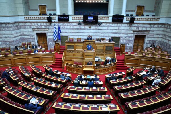 Βουλή: Ψηφίσθηκε το νομοσχέδιο για το Ταμείο Καινοτομίας και πρόσβαση σε νέα φάρμακα και θεραπείες