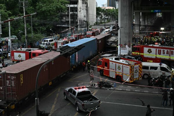 Ταϊλάνδη: Τρένο συγκρούστηκε με λεωφορείο – Τουλάχιστον οκτώ νεκροί