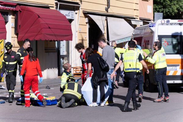 Αυτοκίνητο έπεσε σε πεζούς στη Μόντενα, 8 τραυματίες – Ακύρωσε το ταξίδι της στην Κύπρο η Μελόνι