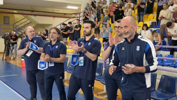 Ζαραβίνας: «Συγχαρητήρια στα παιδιά, εύχομαι οι αθλητές να μείνουν μαζί και στις καλές και στις δύσκολες στιγμές της Εθνικής»