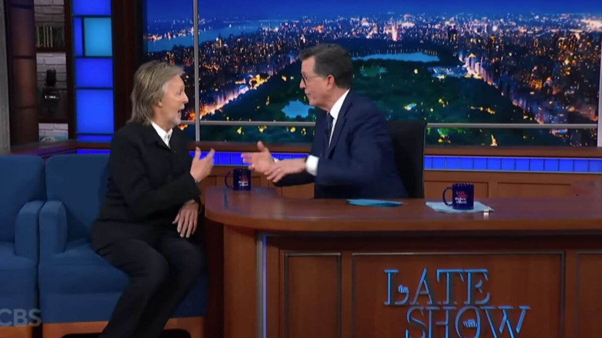 «Hello, Goodbye»: Με Πολ ΜακΚάρτνεϊ έπεσε η «αυλαία» του «The Late Show» του Στίβεν Κόλμπερτ