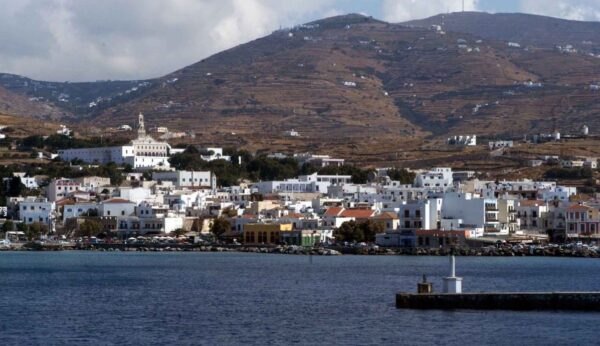 Άρση απαγόρευσης απόπλου για το «Tera Jet 2» μετά τη βλάβη στην Τήνο