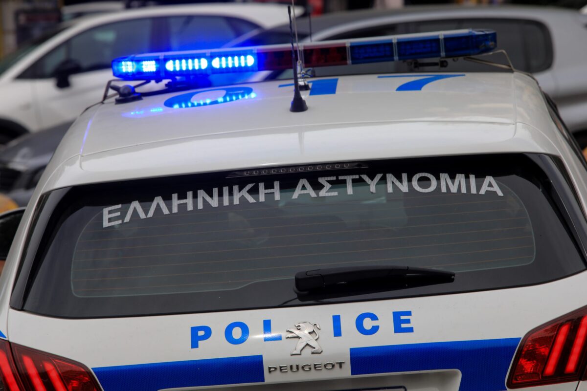Αττική: Εργαστήριο νόθευσης ναρκωτικών και κατασχέσεις άνω των 12 κιλών – Τρεις συλλήψεις και εμπλοκή κρατουμένου