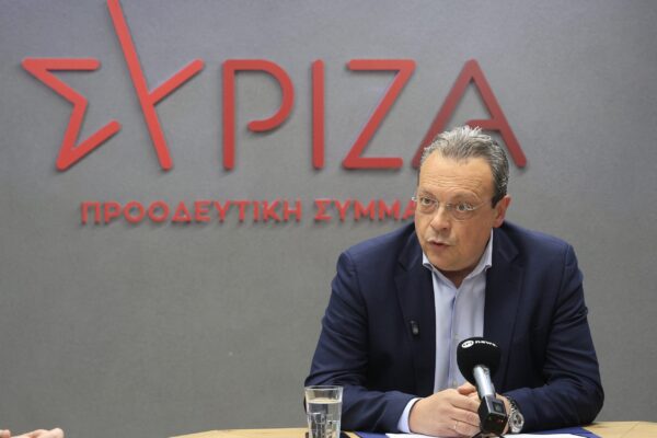 ΣΥΡΙΖΑ: Η κυβέρνηση δεν αναγνωρίζει την πραγματικότητα – Τα «pass» δεν αποτελούν λύση στην ακρίβεια
