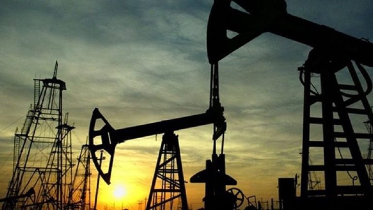 Η τιμή του αργού WTI υποχώρησε πάνω από 5% παρά τις νέες επιθέσεις των ΗΠΑ στο Ιράν