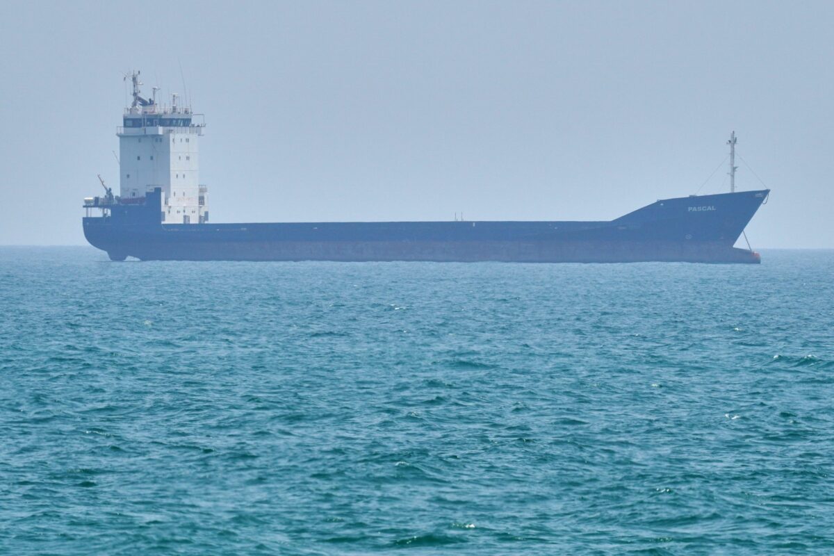 WSJ: Το Πολεμικό Ναυτικό των ΗΠΑ συνοδεύει διακριτικά δεξαμενόπλοια μέσω των Στενών του Ορμούζ