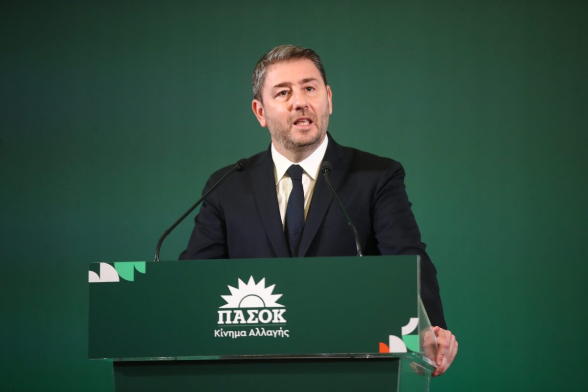 ΠΑΣΟΚ: Καταγγελίες για χειραγώγηση μέσω δημοσκοπήσεων – Αιχμές Ανδρουλάκη για πολιτικές και μιντιακές εξαρτήσεις