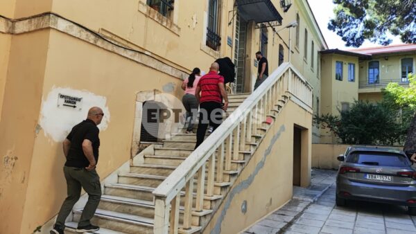 Υπόθεση κακοποίησης 3χρονης στην Κρήτη: Στη φυλακή για απόπειρα ανθρωποκτονίας η 25χρονη μητέρα και ο σύντροφός της