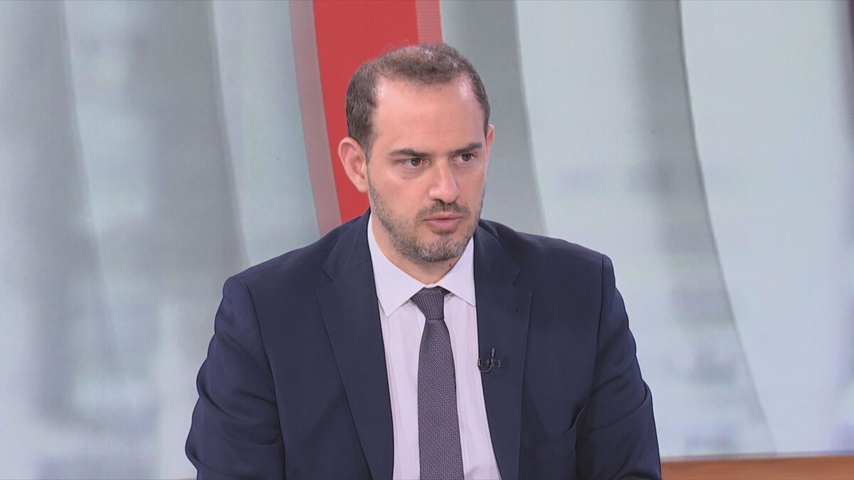 Γ. Κώτσηρας στο ΕΡΤnews: «Θα συνεχίσουμε να στηρίζουμε τους πολίτες» – Νέα μέτρα για οικογένειες, ενοικιαστές και ιδιωτικό χρέος