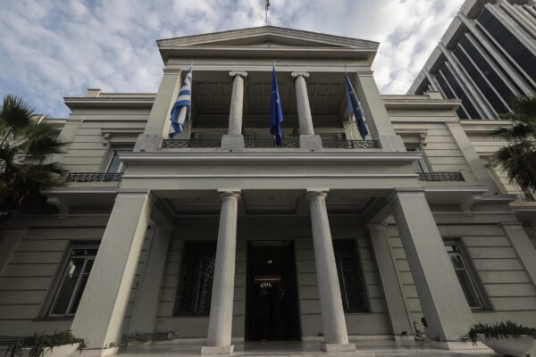 ΥΠΕΞ: Έντονη ανησυχία για τα επεισόδια στη Σβέρνιτσα της Αλβανίας – Τραυματίστηκε Έλληνας πολίτης