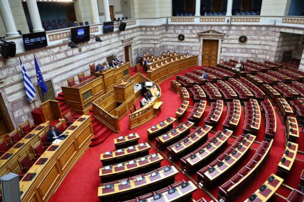 Σφοδρή κριτική της αντιπολίτευσης στην κυριακάτικη ανάρτηση του Πρωθυπουργού