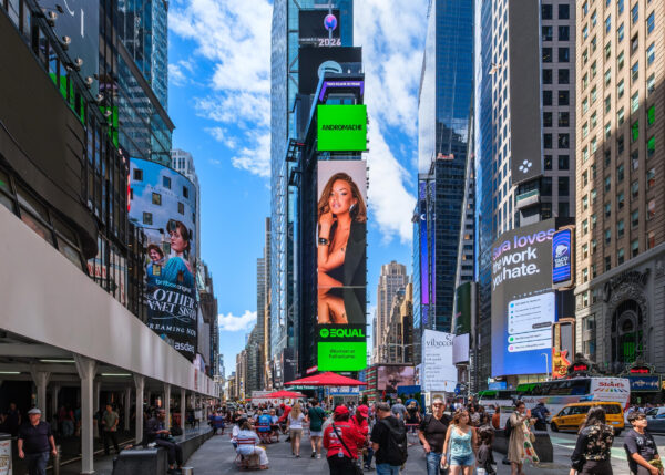 Ανδρομάχη: Το «Σούσουρο» στη φημισμένη Times Square της Νέας Υόρκης